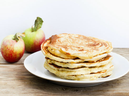 BLW Recipe: Apple pancakes, egg-free