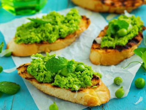 BLW Recipe: Pea and mint bruschetta